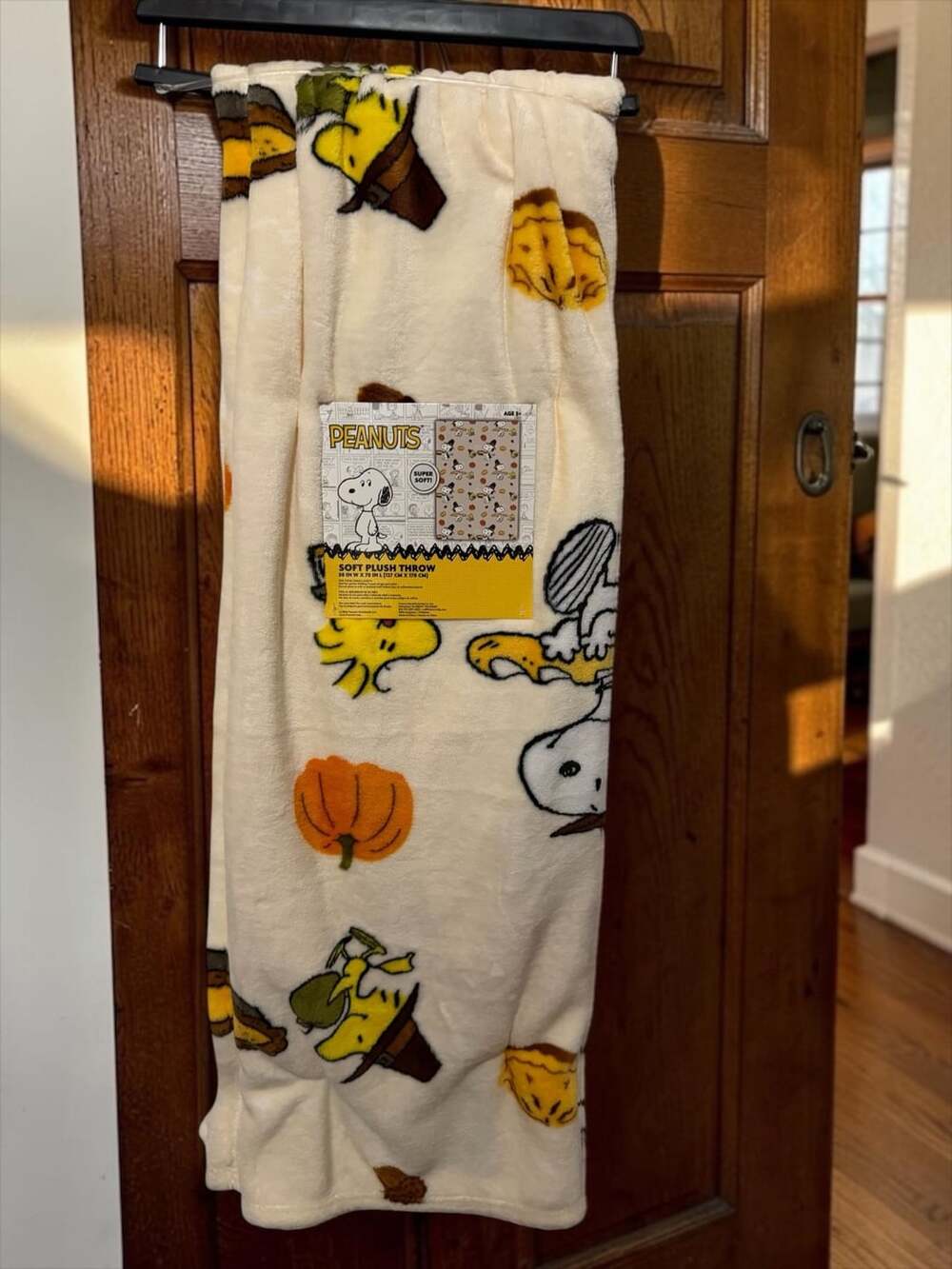 Peanuts Snoopy Soft Plush Throw 50 in W x 70 in L Fall Thanksgiving NWT